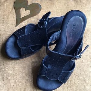 White Mountain black sandals